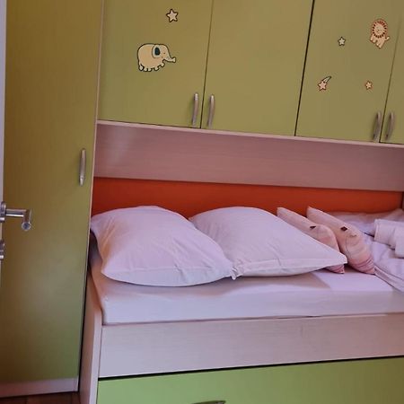 Guest House Klara Solin Bagian luar foto