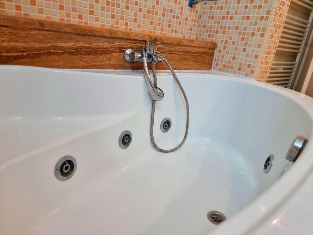 Guest House Klara Solin Bagian luar foto