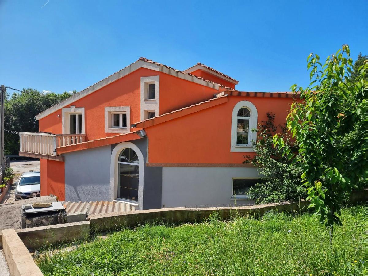 Guest House Klara Solin Bagian luar foto
