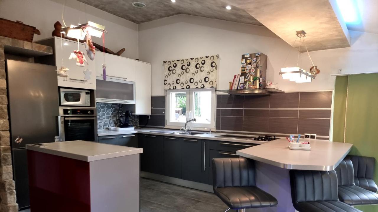 Guest House Klara Solin Bagian luar foto