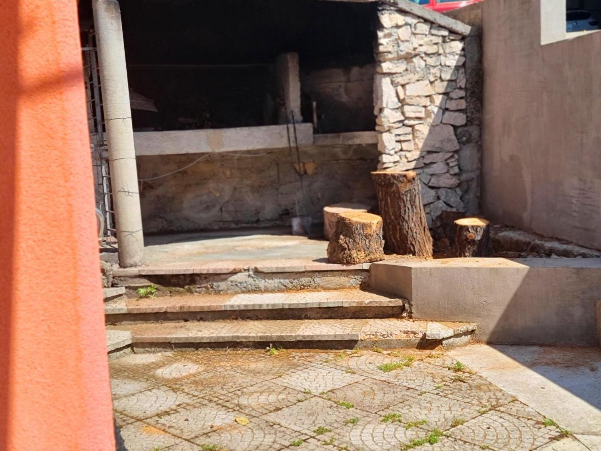 Guest House Klara Solin Bagian luar foto