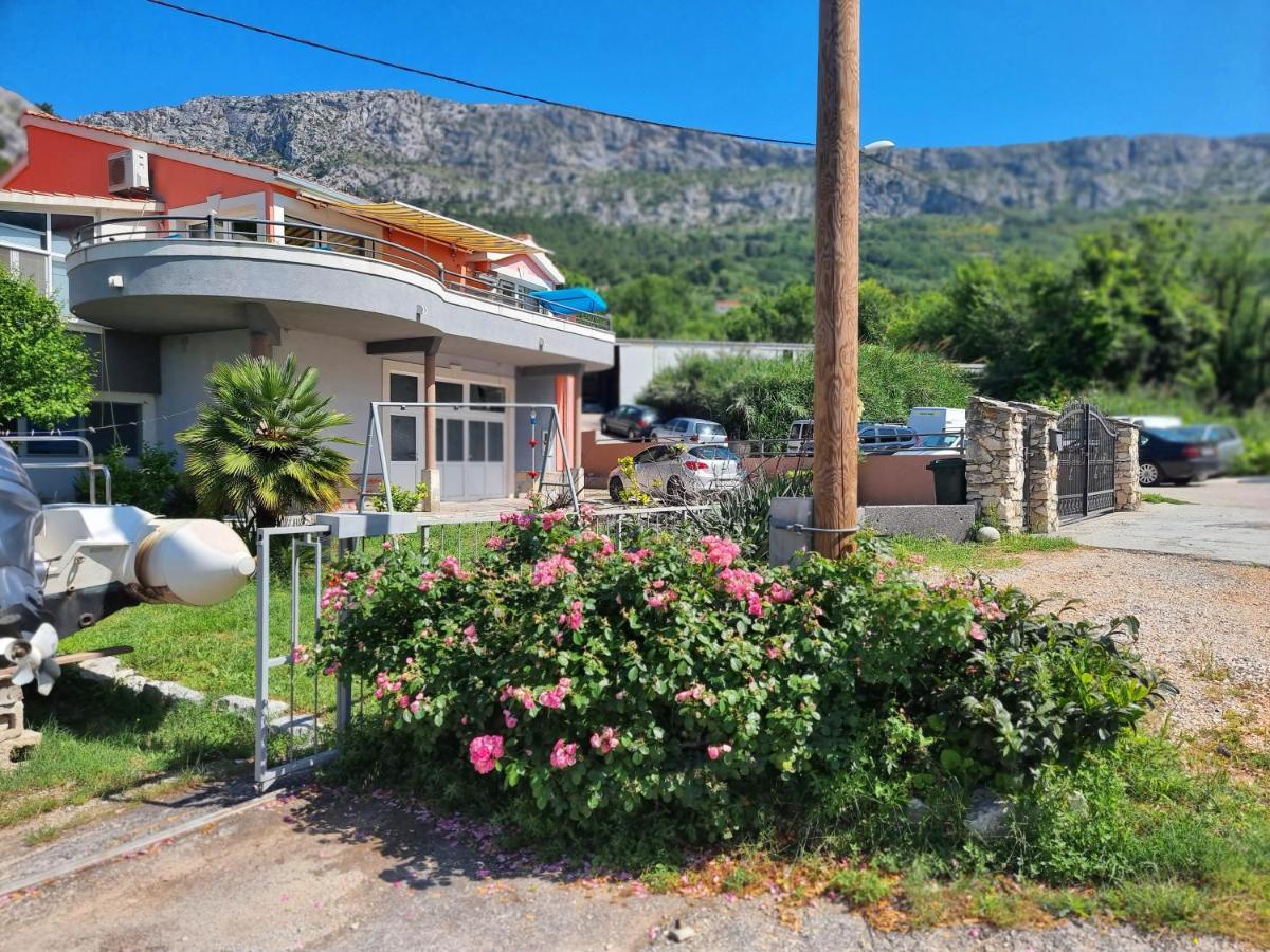 Guest House Klara Solin Bagian luar foto