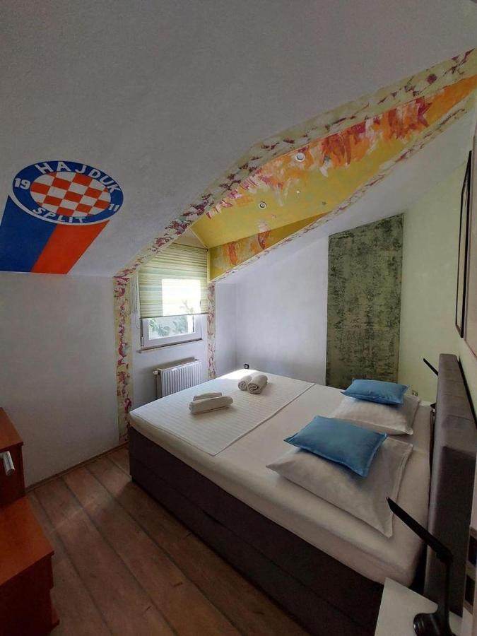 Guest House Klara Solin Bagian luar foto